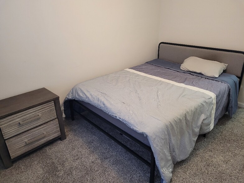 Building Photo - 327 Webster St