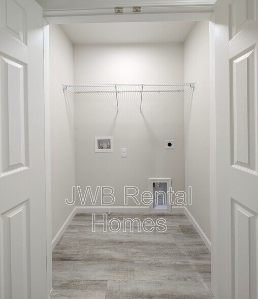 Building Photo - 1122 Comanche St