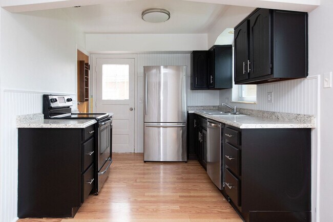 Building Photo - WESTWOOD-4 BEDROOM 2 BATH WITH OPEN FLOOR ...