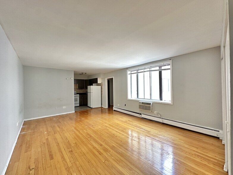 Building Photo - 1515 W Morse Ave