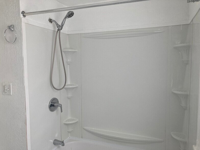 Building Photo - 501 W Columbia Ter