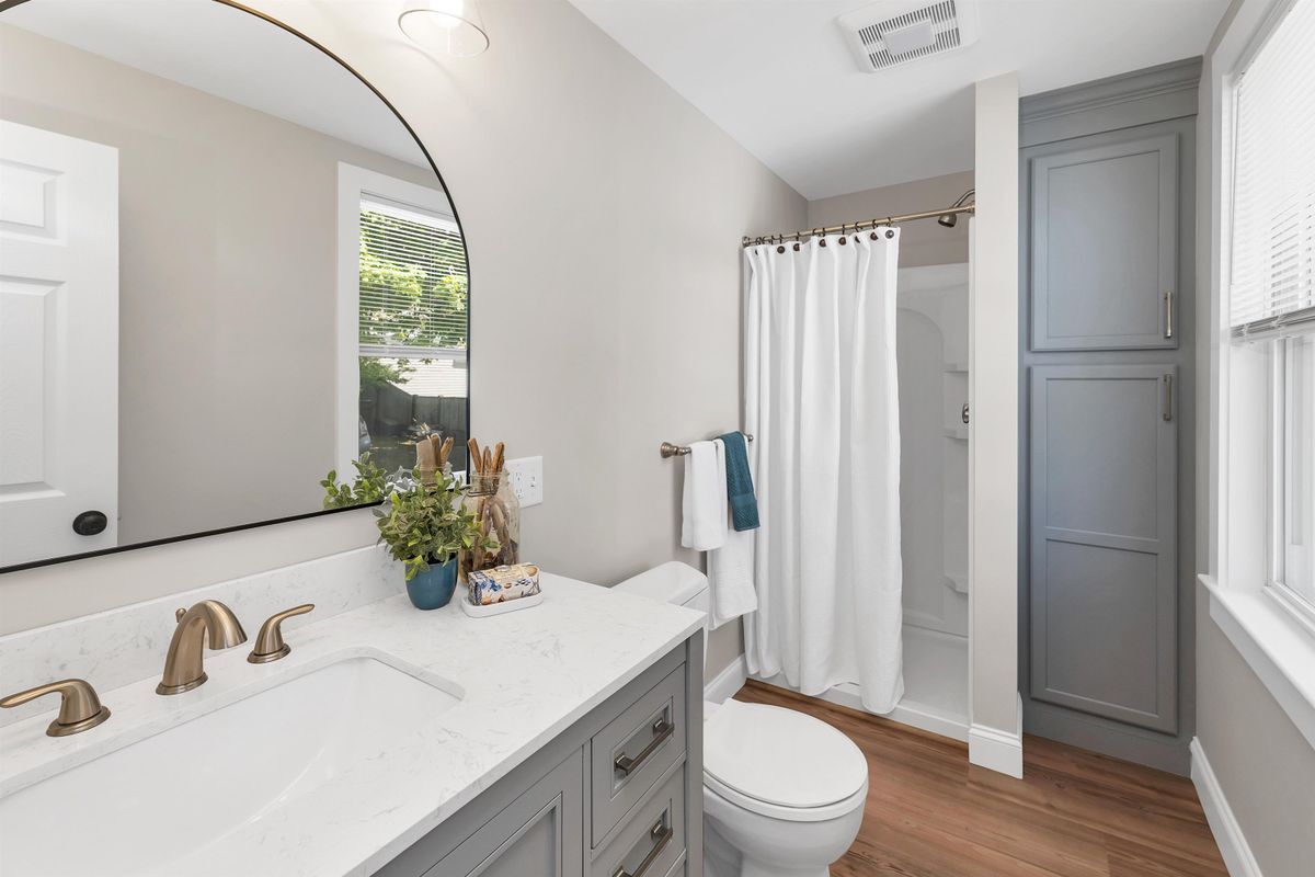 Building Photo - 3 Madison St