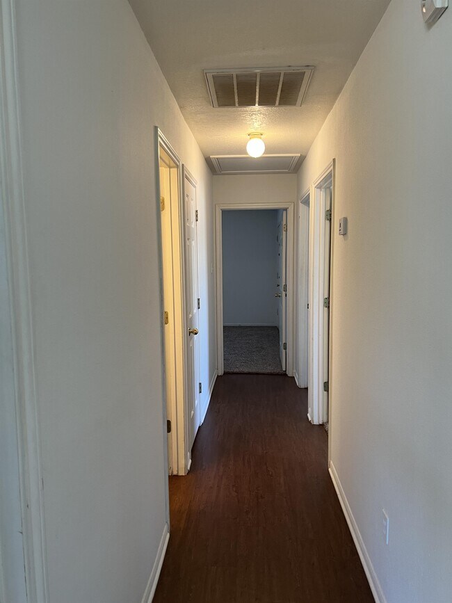 Building Photo - 1751 Rock Hollow Loop