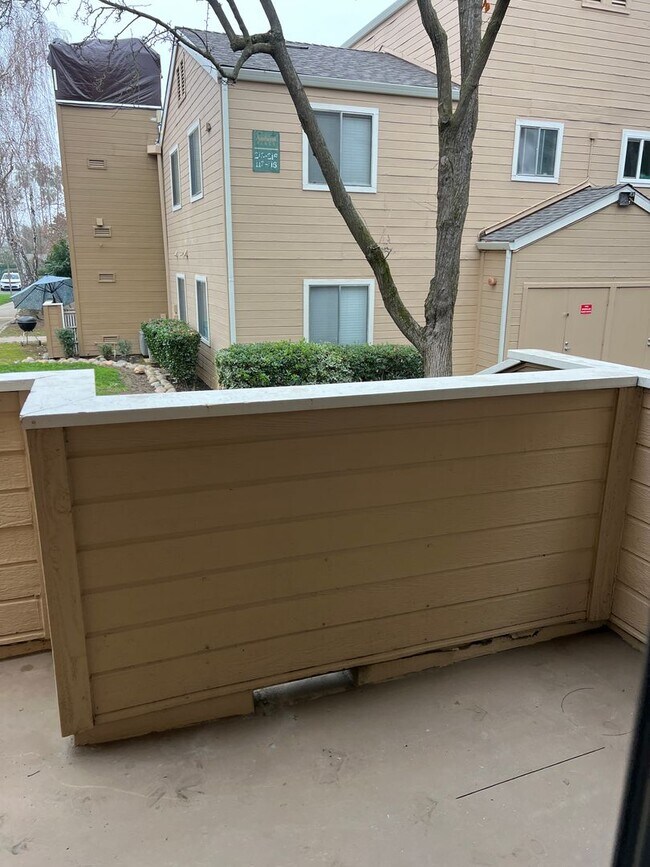 Building Photo - 1019 Dornajo Way