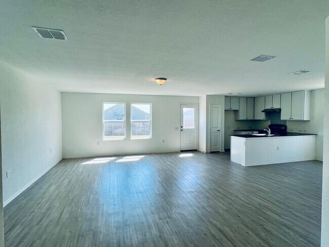 Building Photo - 10135 Ana Hts