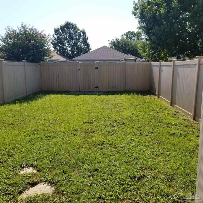 Building Photo - 319 Loveland Cir