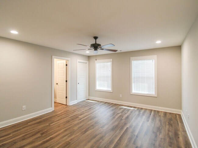 Building Photo - 18203 Mae Cir