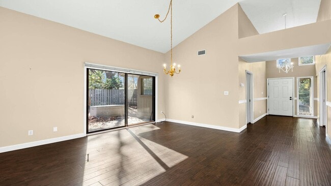 Building Photo - 904 Dogwood Ct