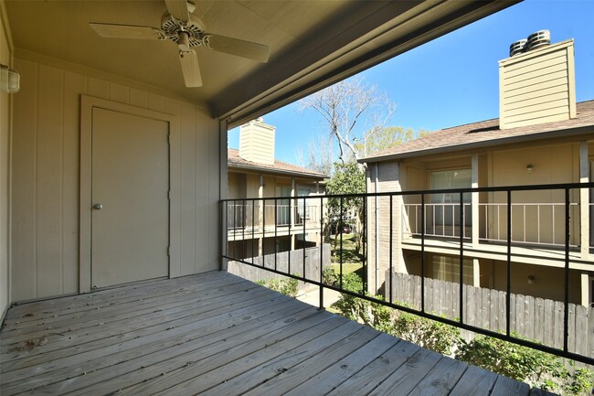 Building Photo - 700 Thicket Ln