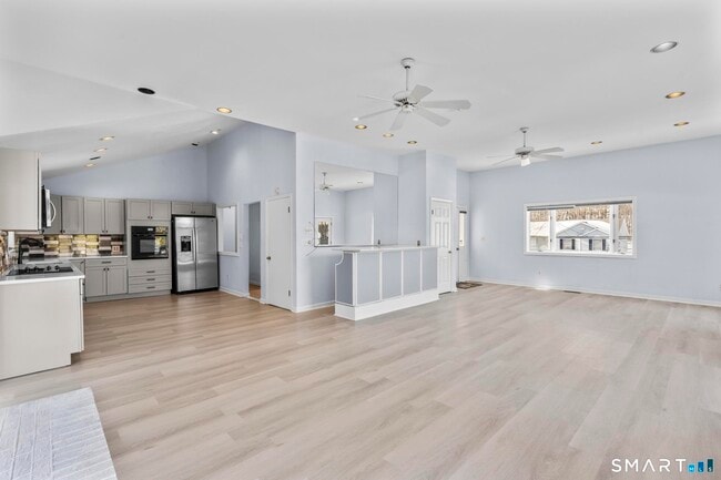 Building Photo - 338 Kenwood Ave