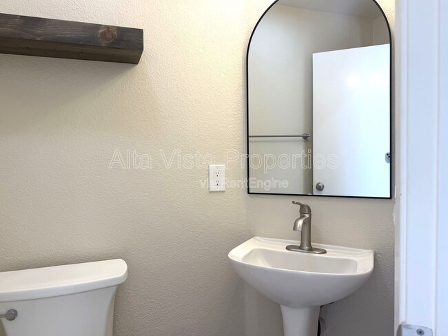 Building Photo - 11877 Spruce Run Dr