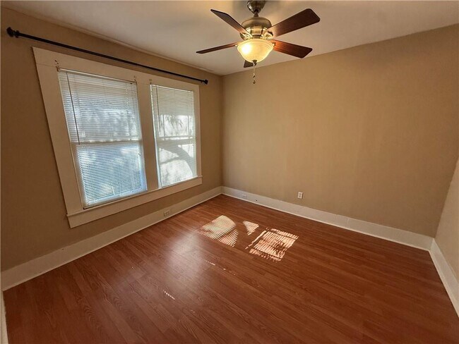 Building Photo - 135 N Carlen St