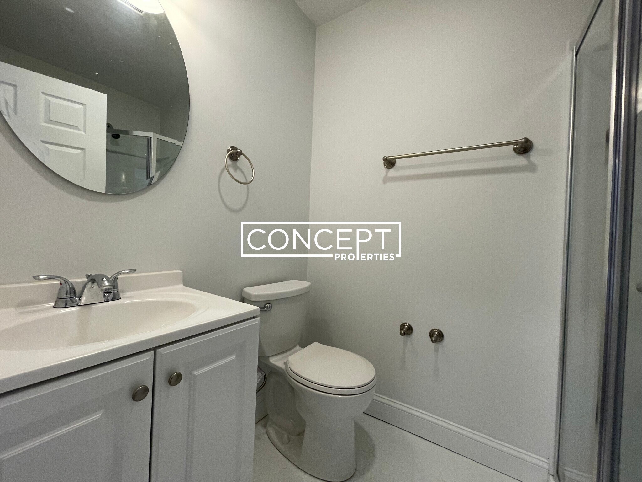 Building Photo - 53 Circuit St