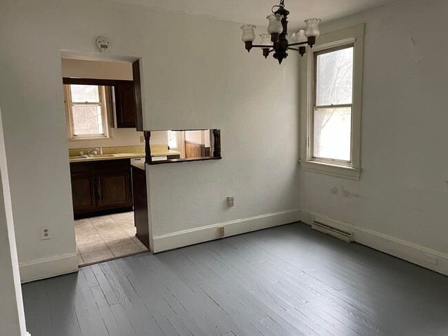 Building Photo - 1045-1047 Sunday St