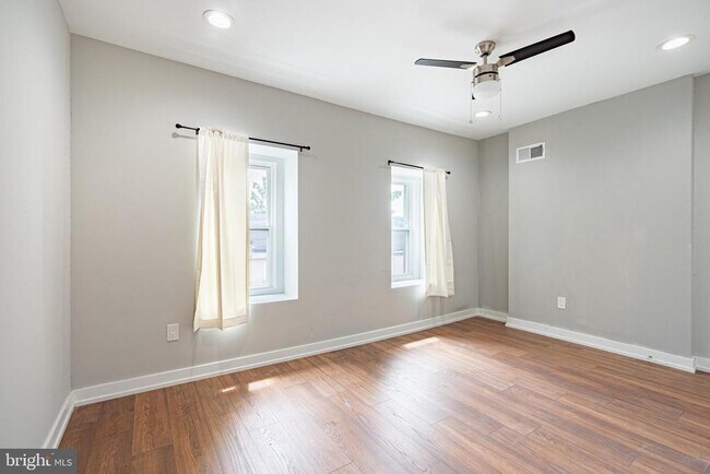 Building Photo - 168 Green Ln