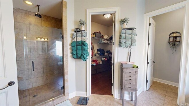 Building Photo - 440 Sydney Dr N