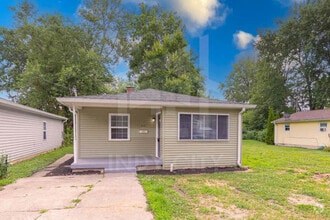 Building Photo - 1565 Martin St