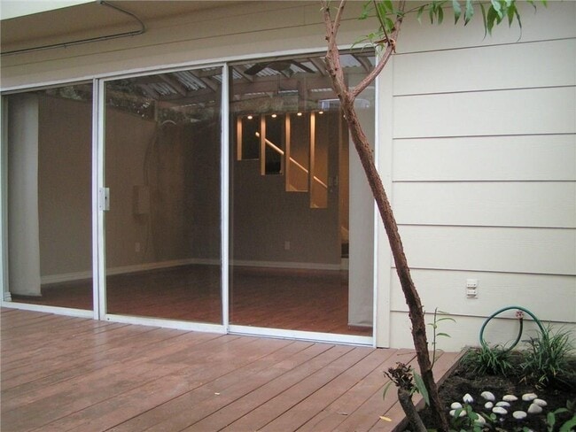 Building Photo - 6627 Valleyside Rd