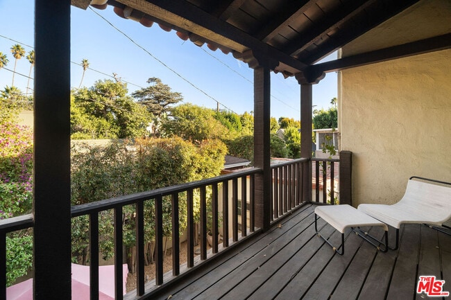 Building Photo - 1632 N Orange Grove Ave