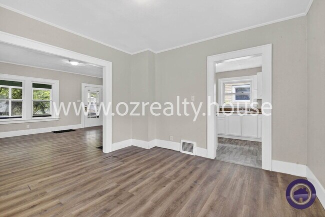 Building Photo - 3725 Hoiles Ave
