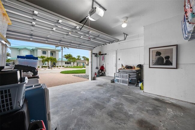 Building Photo - 540 59th Ave