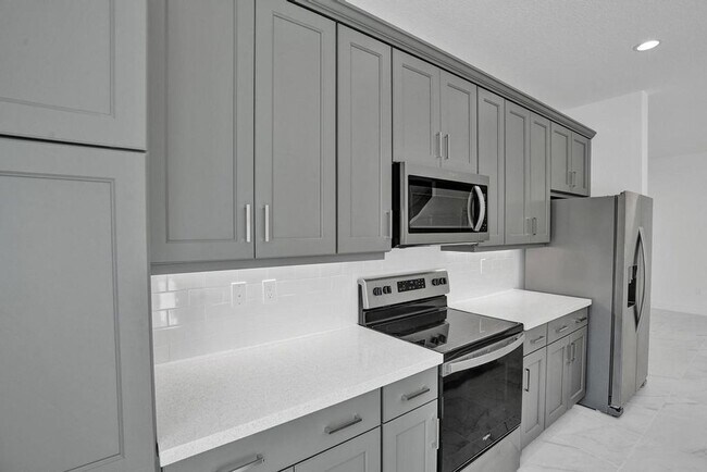Building Photo - Gorgeous New 3 bedroom 2.5 Townhouse in Deerfield Beach, Sandpiper Pointe (2 Story)