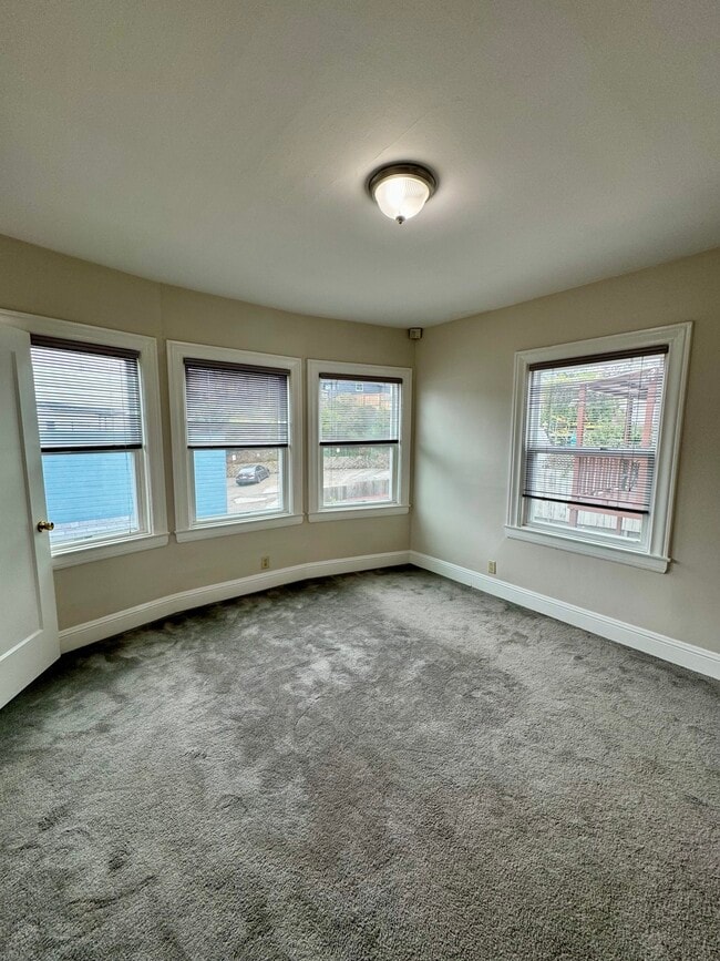 Building Photo - 615 Prague St