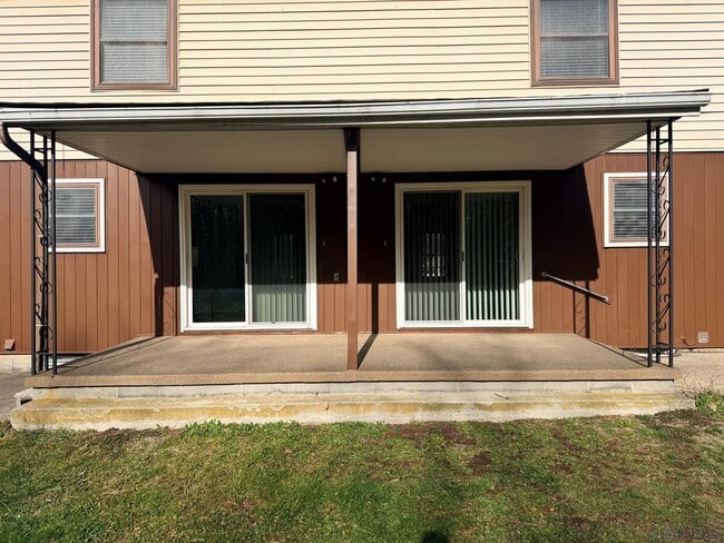 Building Photo - 302 Walters Ave