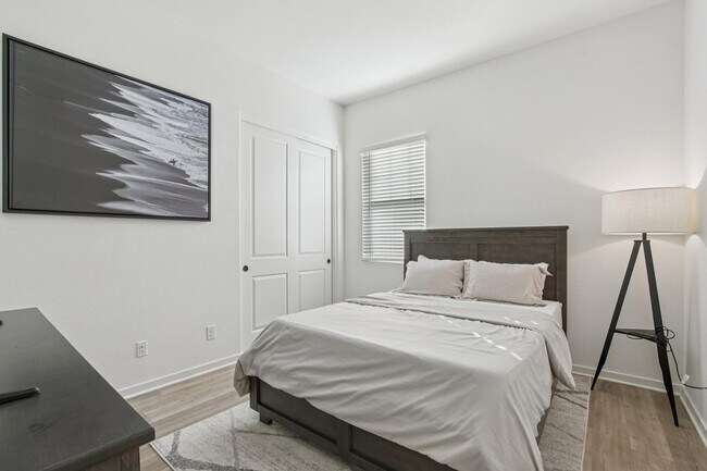 Building Photo - 19770 W Montecito Ave