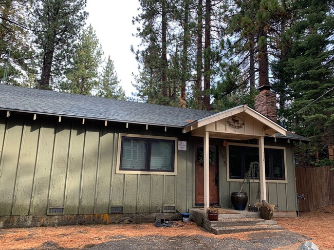 Building Photo - Cozy Cabin in the Woods