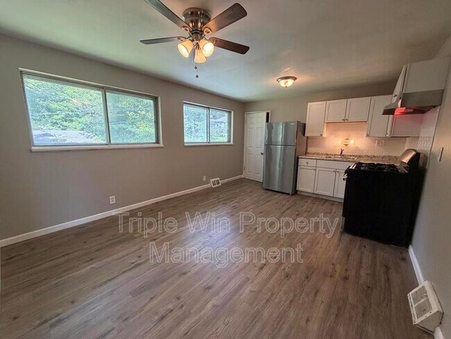 Building Photo - 10329 Chesley Dr