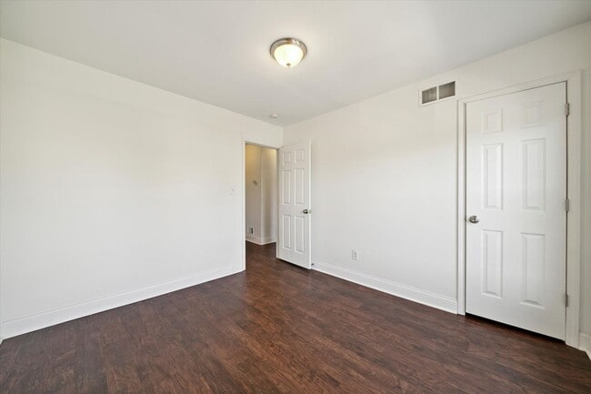 Building Photo - $1,675 - Spacious 3 Bedroom in North End