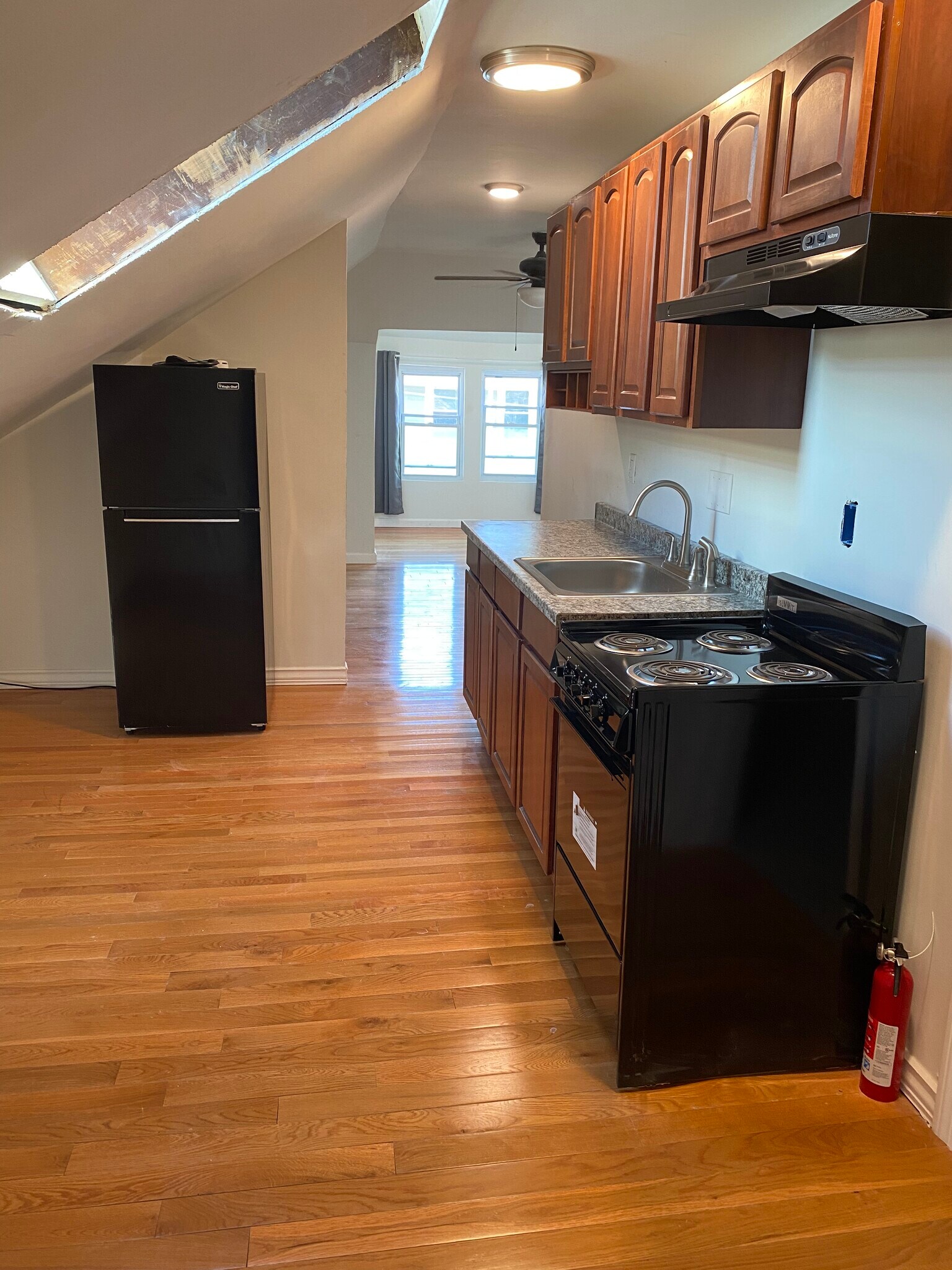 Building Photo - 22 Ledge St