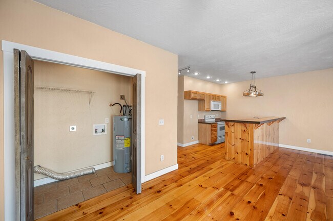 Building Photo - 1543 S Tuscany Ct