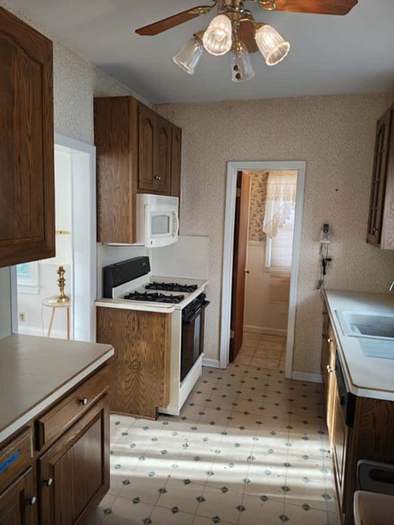 Building Photo - 411 Brook St