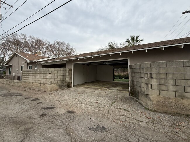 Building Photo - Beautiful Home in a Lovely Neighborhood! Available Spacious 2 Bedroom and Two Bathroom!