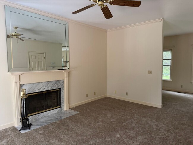 Building Photo - 7033 Northridge Dr