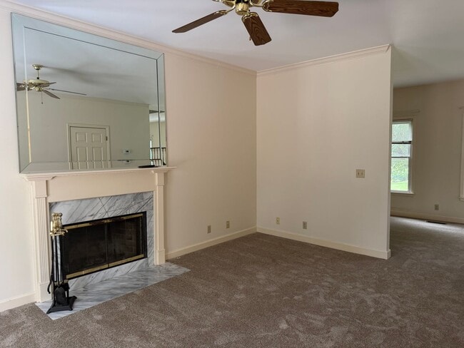 Building Photo - Great 3 Bedroom Home in Bellevue