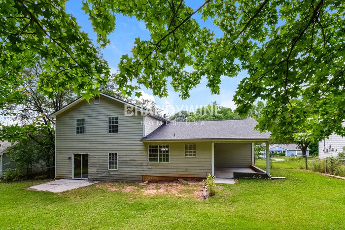 Building Photo - 911 Walnut Creek Ln