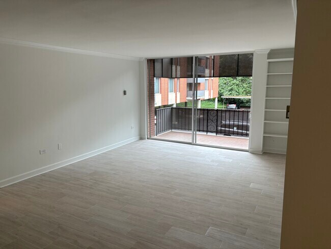 Building Photo - 1300 Queens Rd