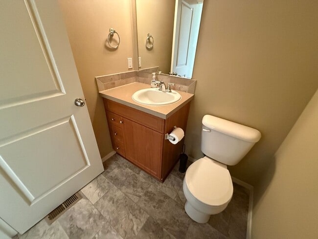 Building Photo - g434