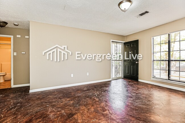 Building Photo - 2906 Elam St