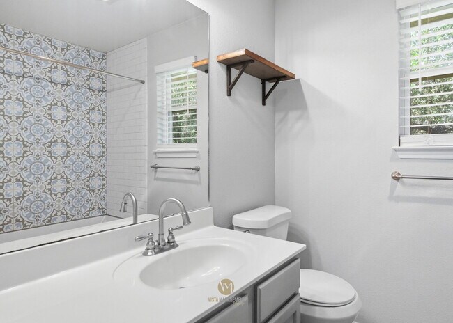 Building Photo - 13811 Stone Hollow