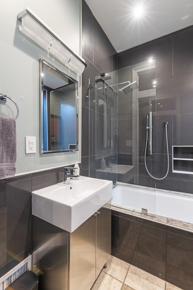 Building Photo - 717 Lampton St