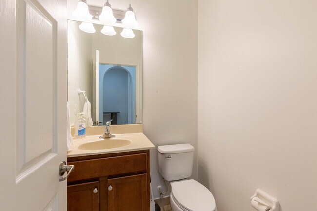 Building Photo - 10349 Wellington Parc Dr