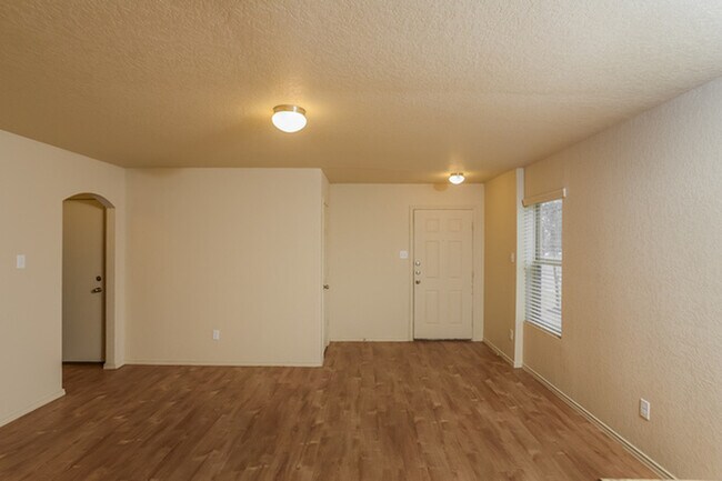 Building Photo - 10607 Hunters Pond