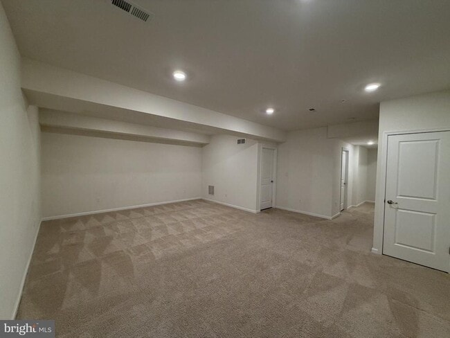 Building Photo - 137 Golden Vale Dr