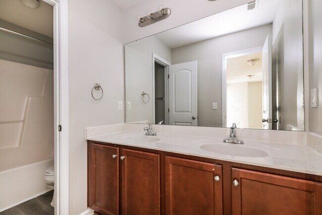 Building Photo - 807 Ballast Dr