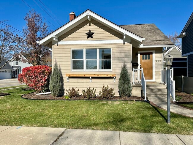 Primary Photo - 992 Palmer