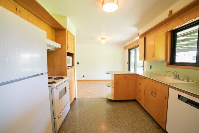 Building Photo - Large One Level Oregon City Home